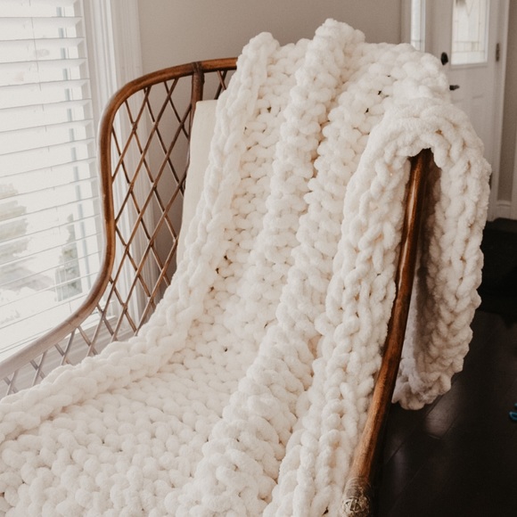 Chunky knit vintage white handmade blanket - Picture 2 of 3